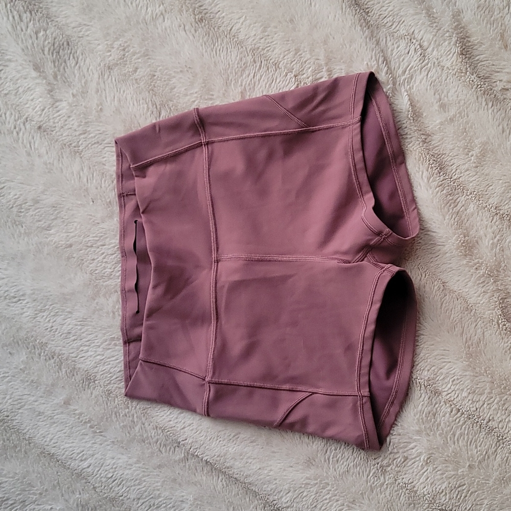 Lululemon In Movement 2.5" shorts